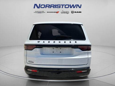 Used 2023 Jeep Wagoneer Series II w/ Convenience Group I AWD/4WD image 5