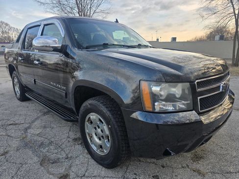 Used 2010 Chevrolet Avalanche LS image 3
