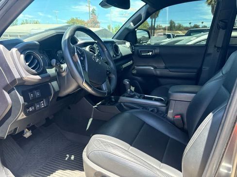 Used 2022 Toyota Tacoma TRD Off-Road w/ TRD Premium Off Road Package AWD/4WD image 6