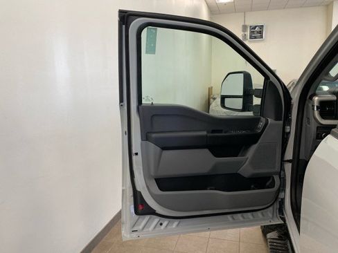 New 2025 Ford F250 XL w/ XL Off-Road Package image 17