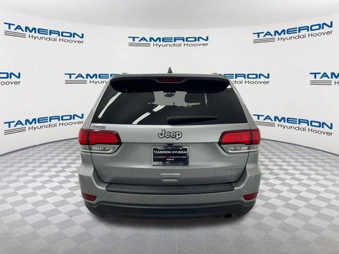 Used 2020 Jeep Grand Cherokee Laredo RWD image 4