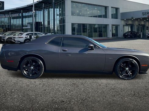 Used 2017 Dodge Challenger R/T RWD image 3