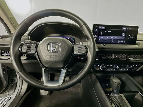 Used 2023 Honda Accord Touring image 11