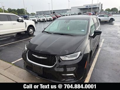 Used 2024 Chrysler Pacifica Touring-L