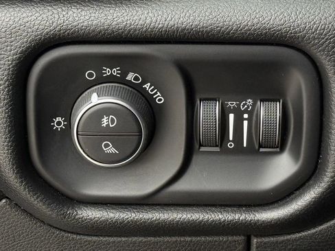 Used 2019 RAM 1500 Big Horn RWD image 16