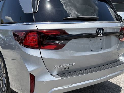 Used 2026 Honda Odyssey Touring image 11