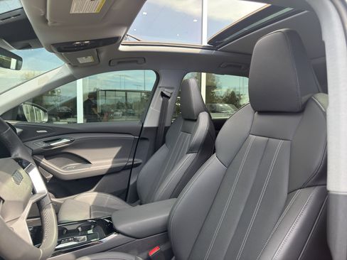 Used 2025 Audi Q6 e-tron Premium Plus image 8