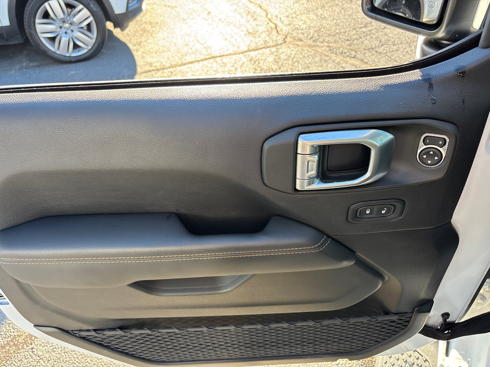Used 2022 Jeep Gladiator Overland AWD/4WD image 11