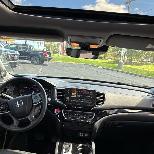 Used 2021 Honda Pilot Touring image 11