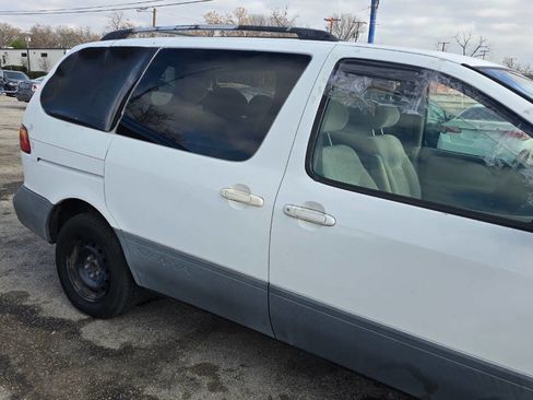 Used 1999 Toyota Sienna XLE image 6