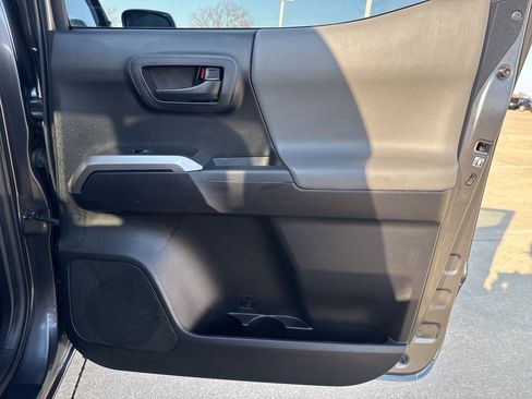 Certified 2019 Toyota Tacoma SR5 image 19
