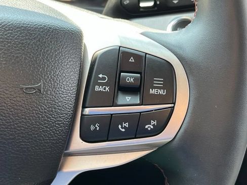 Used 2025 Ford Explorer Active RWD image 18