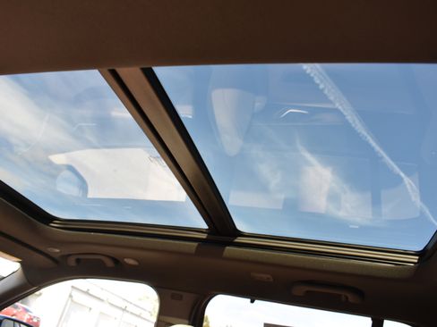 Used 2025 Jeep Grand Cherokee Limited w/ Luxury Tech Group II image 28