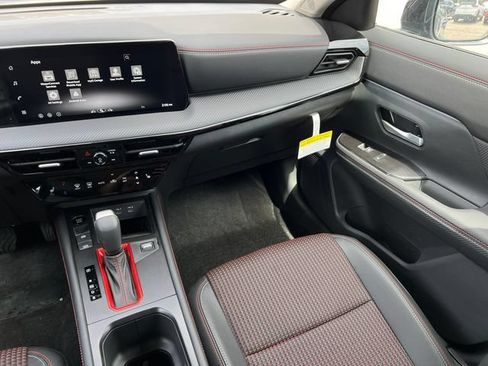 New 2026 Nissan Kicks SR w/ Cold Weather Package FWD image 31