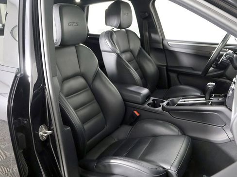 Used 2022 Porsche Macan GTS w/ Premium Package Plus image 32