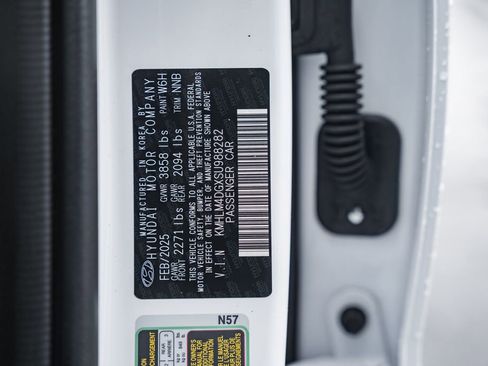 Certified 2025 Hyundai Elantra Sport image 36