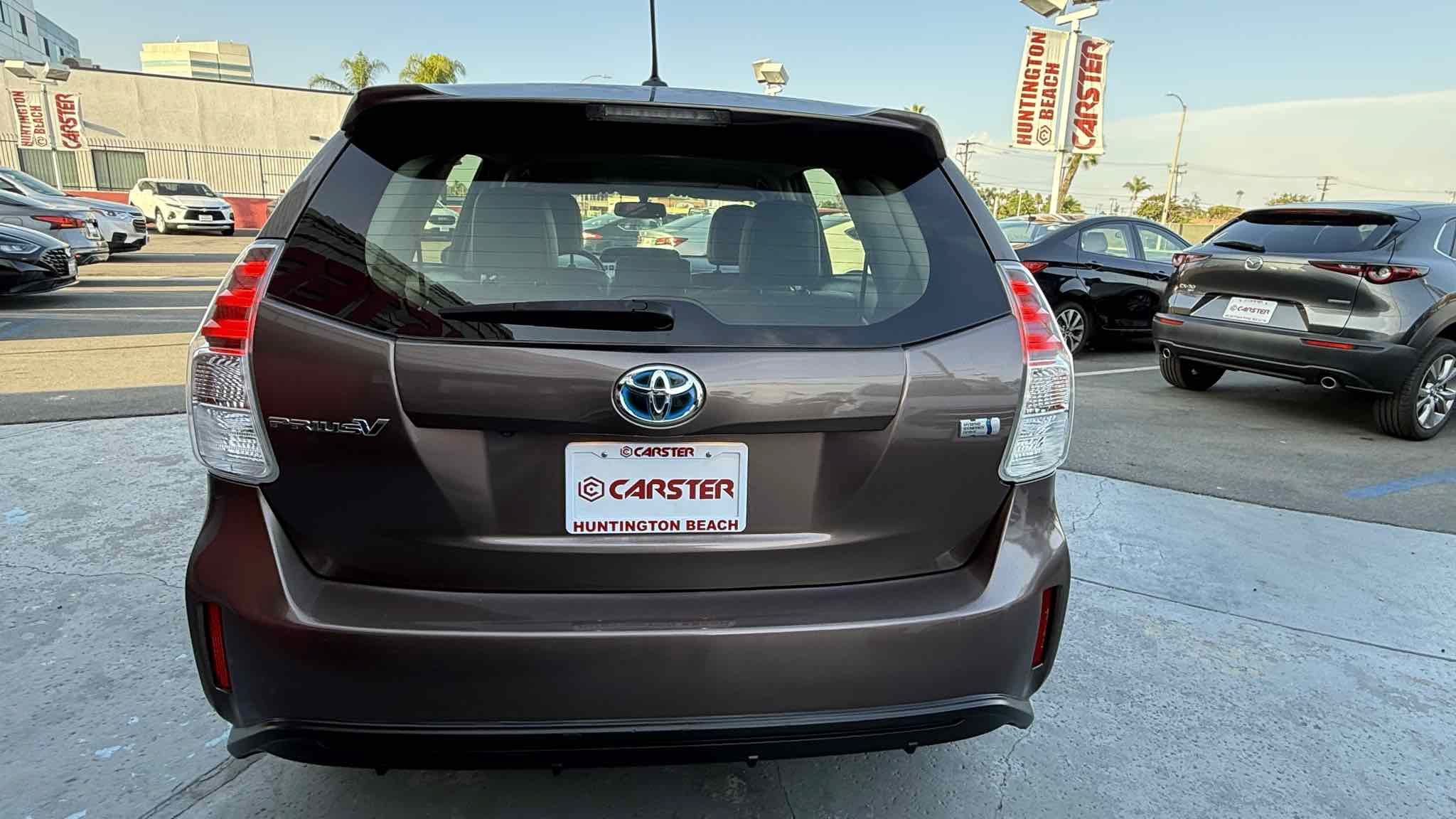 Used 2017 Toyota Prius V Four FWD image 3
