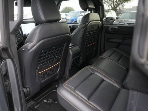 Used 2024 Ford Bronco Badlands image 11
