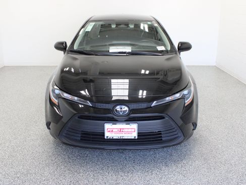 Used 2025 Toyota Corolla LE FWD image 3
