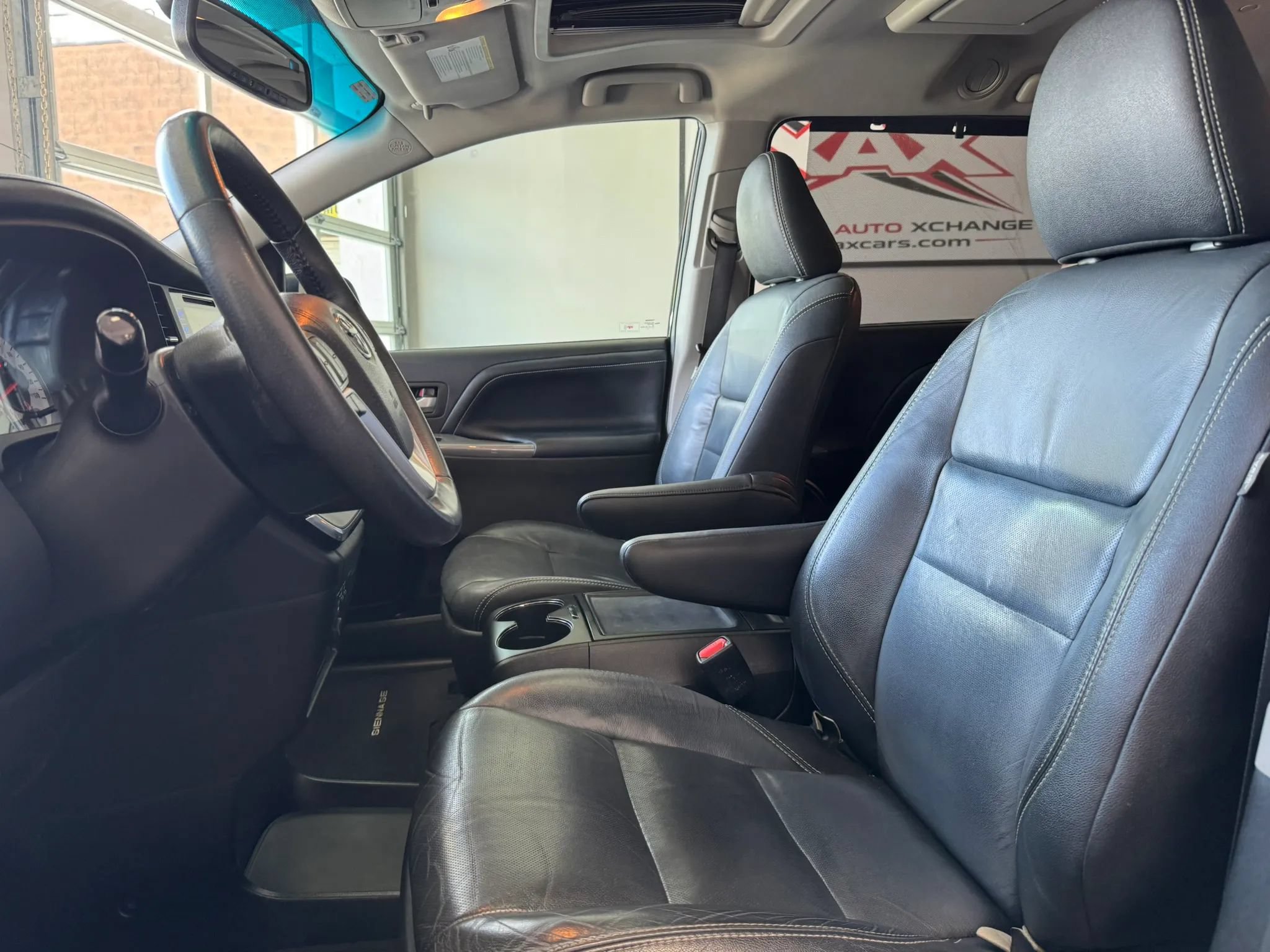 Used 2017 Toyota Sienna SE Premium FWD image 8