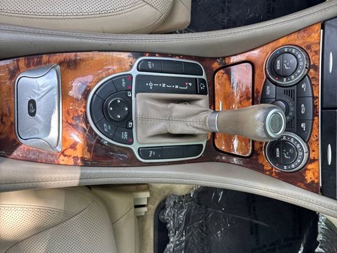 Used 2011 Mercedes-Benz SL 550 image 50
