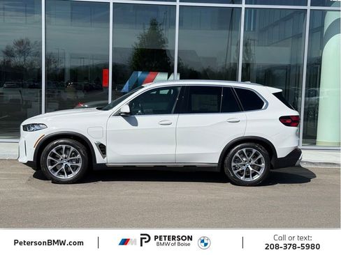 New 2026 BMW X5 xDrive50e w/ Premium Package AWD/4WD image 2
