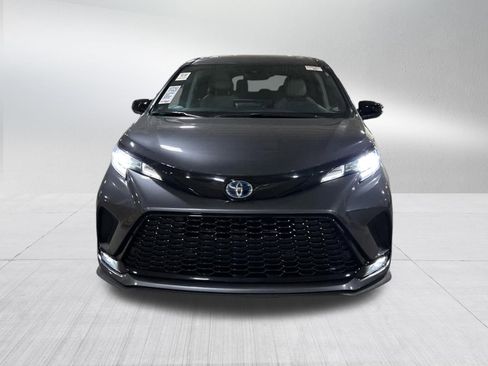 Used 2025 Toyota Sienna XSE image 2