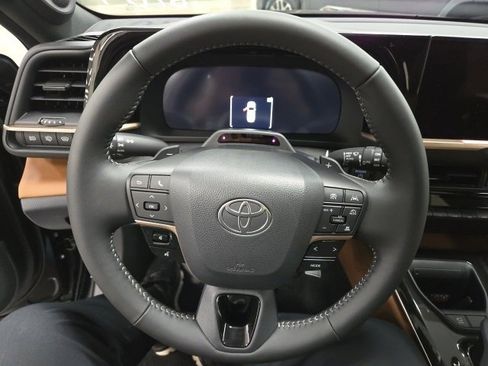 New 2025 Toyota Crown Signia image 32