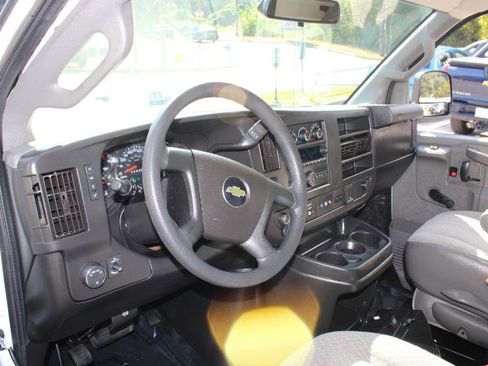 Used 2019 Chevrolet Express 2500 image 9