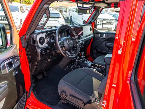 Used 2024 Jeep Gladiator Sport AWD/4WD image 20