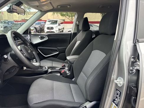 Used 2023 Kia Soul LX w/ Option Group 015 FWD image 23