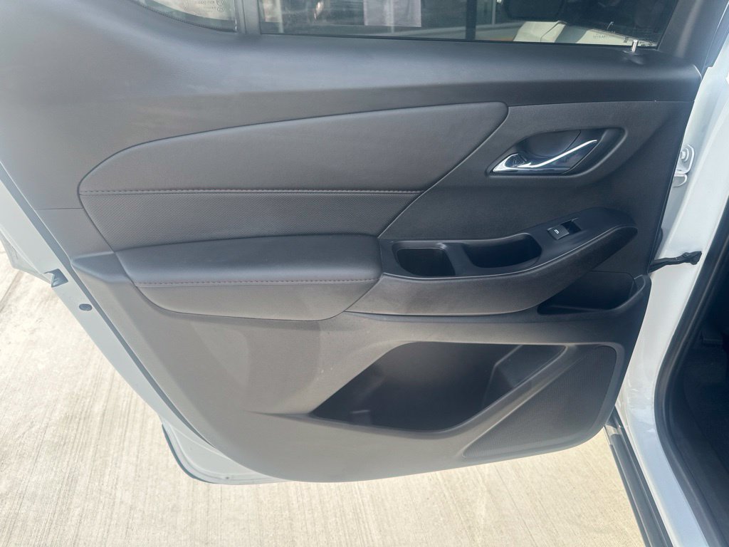 Used 2022 Chevrolet Traverse RS FWD image 25