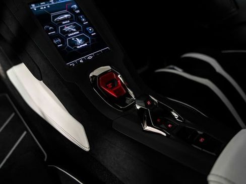 Used 2021 Lamborghini Huracan STO RWD image 22