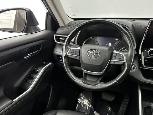 Used 2022 Toyota Highlander XLE image 27