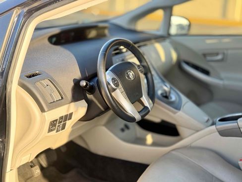 Used 2015 Toyota Prius Five FWD image 17