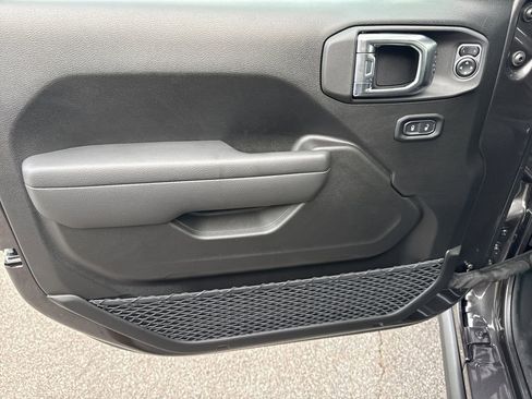 New 2025 Jeep Gladiator Willys image 12