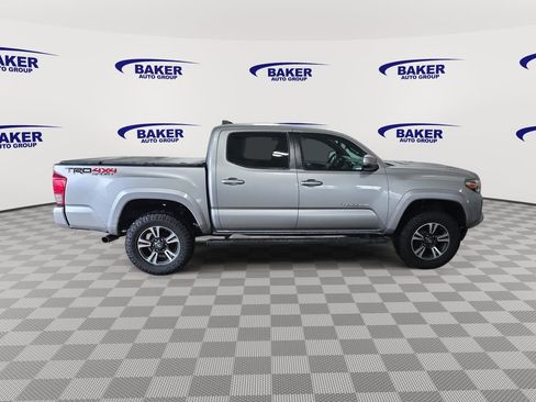 Used 2016 Toyota Tacoma TRD Sport w/ Towing Package image 4