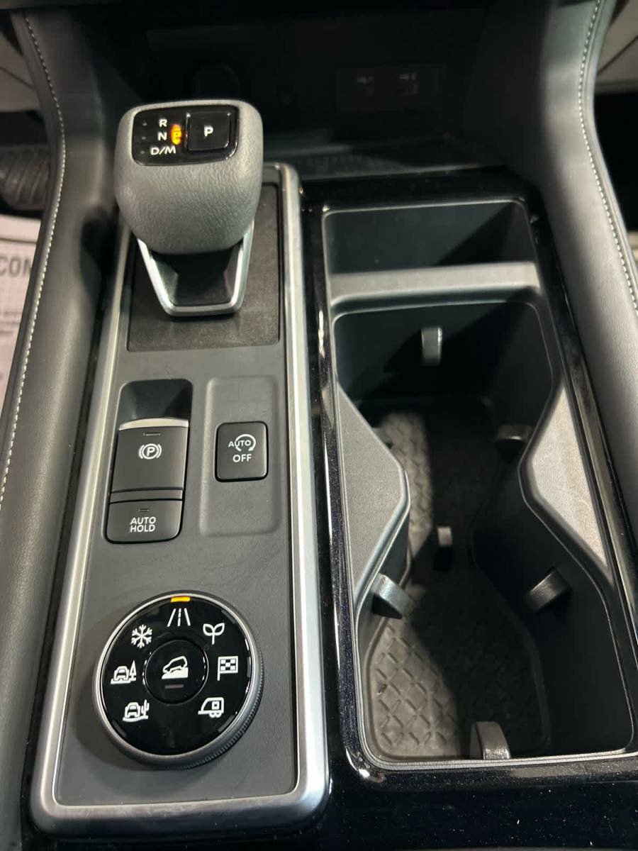 Used 2025 Nissan Pathfinder SL AWD/4WD image 7