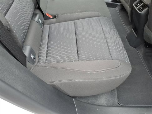Used 2026 Chevrolet Equinox LT FWD image 18
