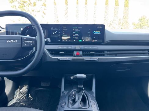 Used 2025 Kia K4 EX image 15