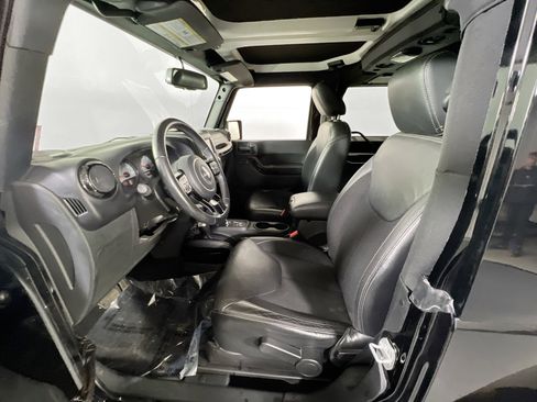 Used 2017 Jeep Wrangler Sahara image 18