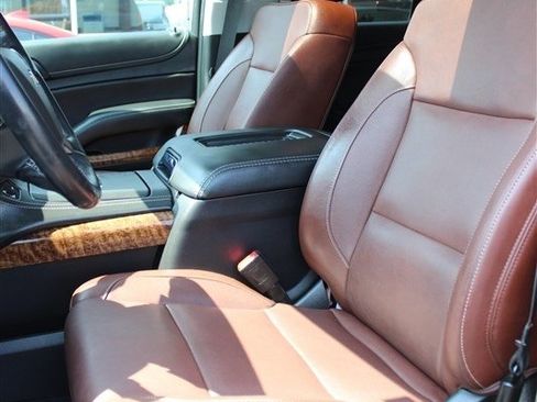 Used 2020 Chevrolet Suburban Premier w/ Premier Plus Edition AWD/4WD image 16