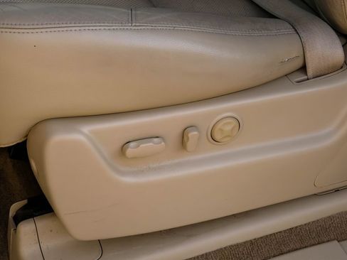 Used 2011 Chevrolet Tahoe LTZ RWD image 30