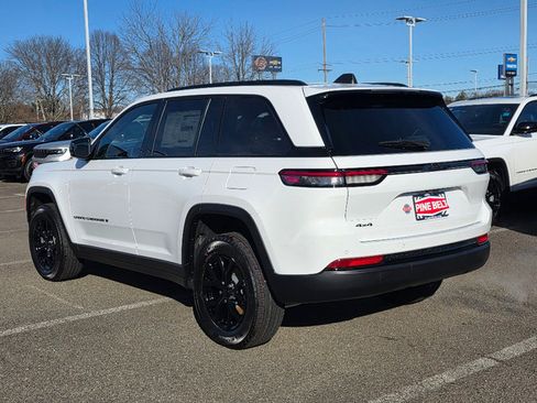 Used 2025 Jeep Grand Cherokee Altitude image 10