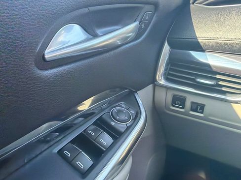 Used 2019 Cadillac XT4 Luxury w/ Cold Weather Package FWD image 18