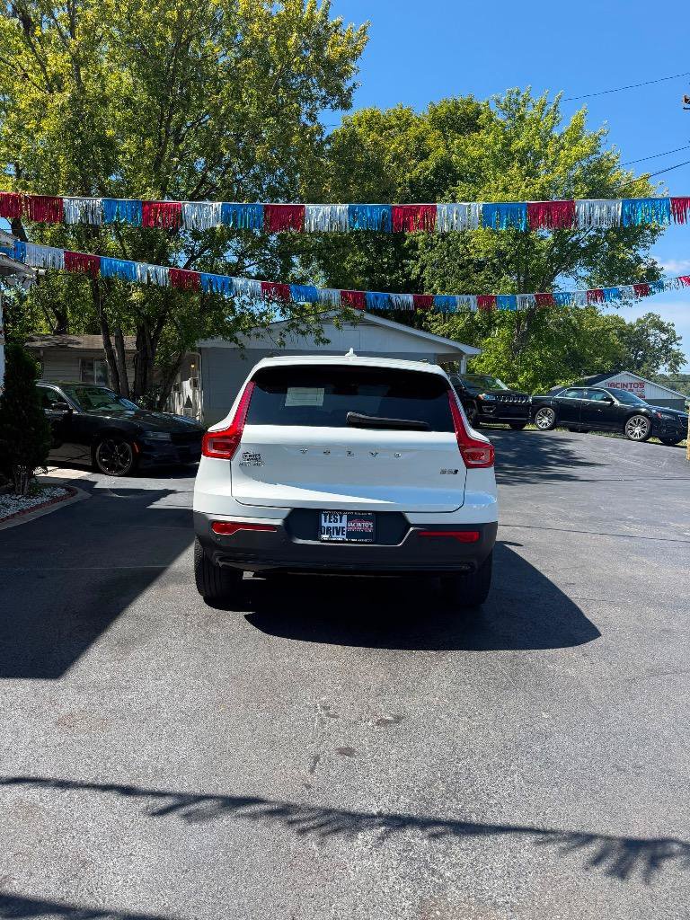 Used 2023 Volvo XC40 B5 Plus AWD/4WD image 6