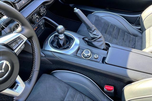 Used 2025 MAZDA MX-5 Miata RF Club w/ Weather Package RWD image 17