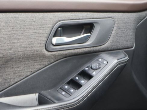 Used 2021 Nissan Rogue SV image 22