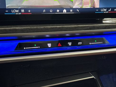 Used 2025 BMW i7 xDrive60 image 19