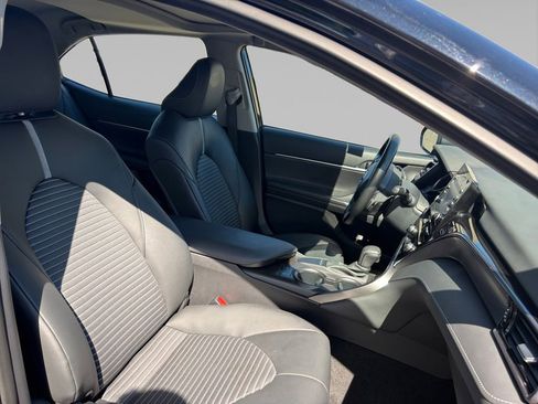 Used 2023 Toyota Camry SE w/ Cold Weather Package image 17